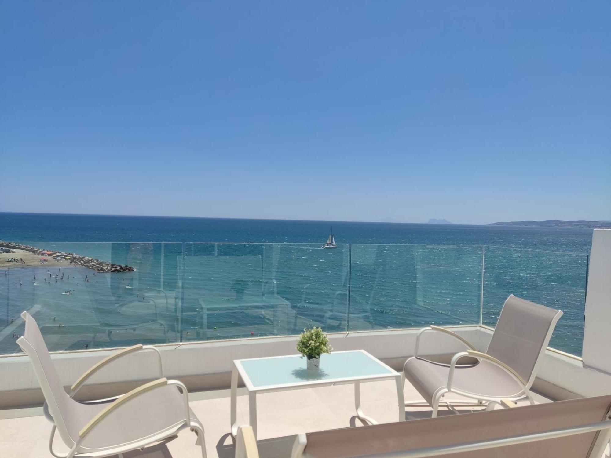 エステポナFront Sea View Penthouseアパートメント エクステリア 写真
