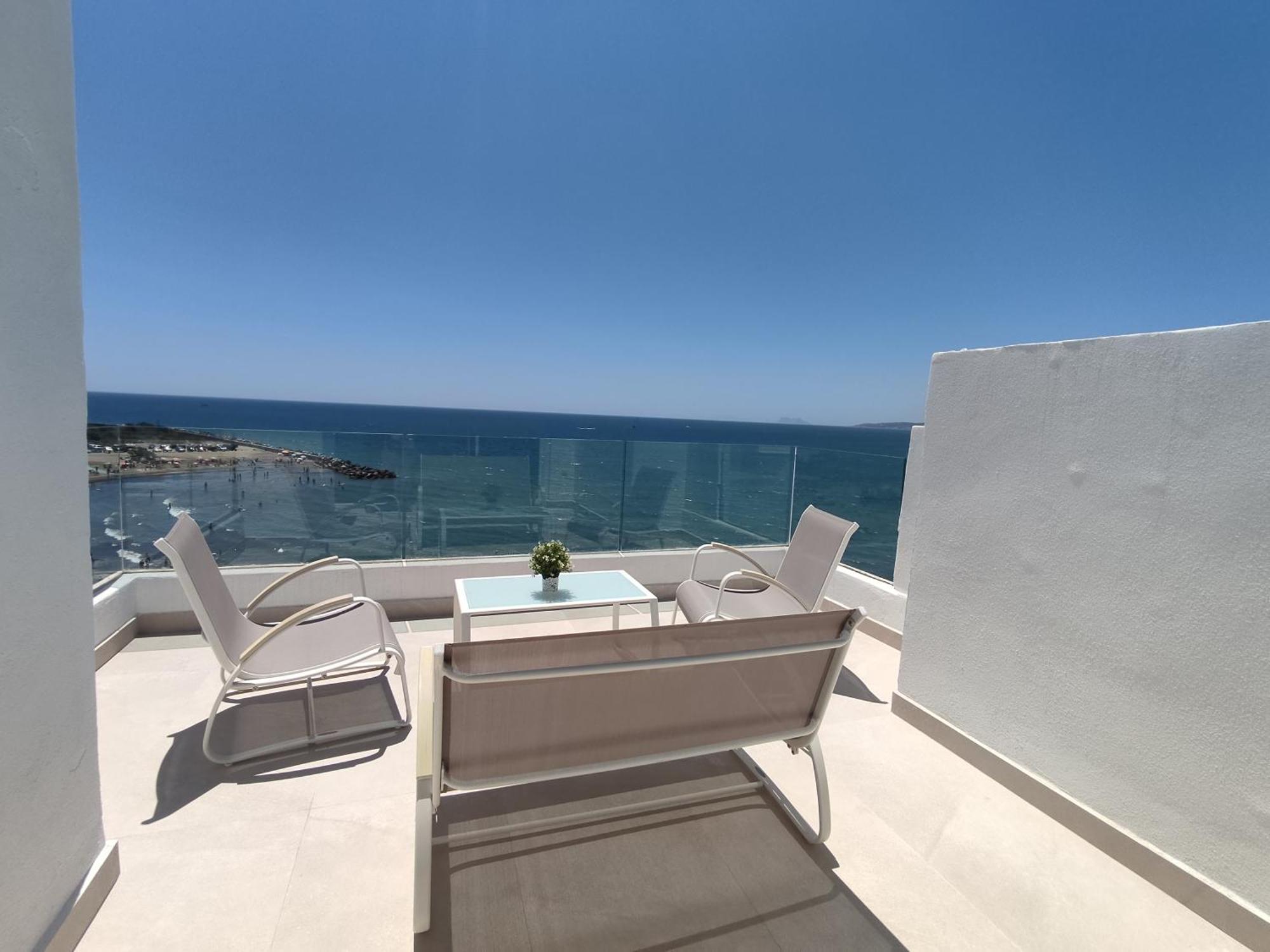 エステポナFront Sea View Penthouseアパートメント エクステリア 写真